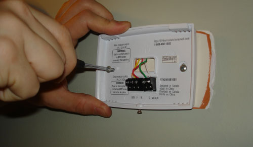Save Energy (And Money) By Replacing Your Home’s Thermostat: Here’s How